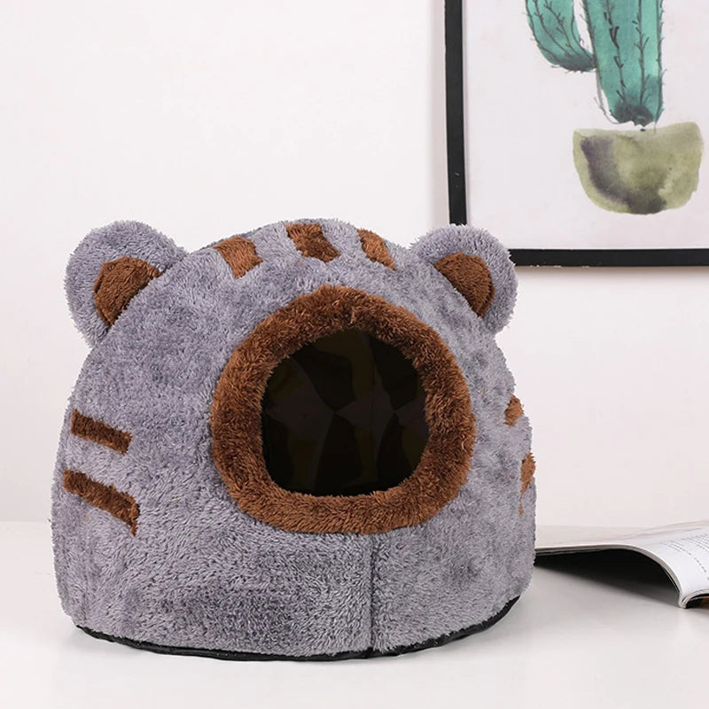 Winter Deep Sleep Comfort Cat Bed with Bear Head Design – Soft, Self-Warming Kitten Bed